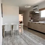 Privatunterkunft F4 1, Private Double With Private Bathroom And Balcony