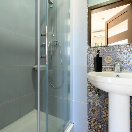 Rum i privatbostad F4 1, Private Double With Private Bathroom And Balcony Msida