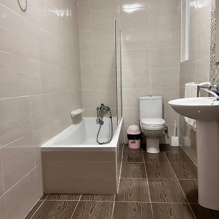 Séjour chez l'habitant F4 1, Private Double With Private Bathroom And Balcony *