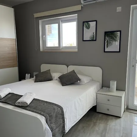 Séjour chez l'habitant F4 1, Private Double With Private Bathroom And Balcony *