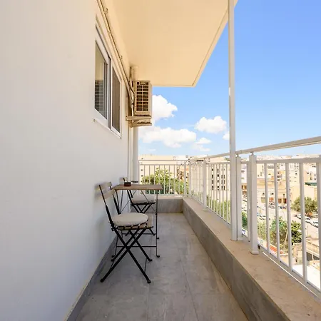 Δωμάτια σε οικογενειακή κατοικία F4 1, Private Double With Private Bathroom And Balcony Msida