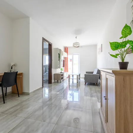 F4 1, Private Double With Private Bathroom And Balcony Homestay