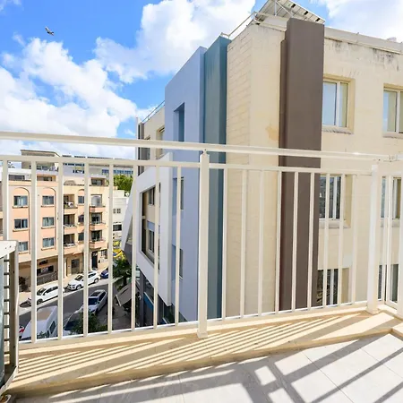 Homestay F4 1, Private Double With Private Bathroom And Balcony