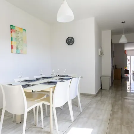 Homestay F4 1, Private Double With Private Bathroom And Balcony *