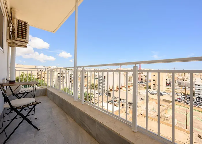 Habitación en casa particular F4 1, Private Double With Private Bathroom And Balcony Msida