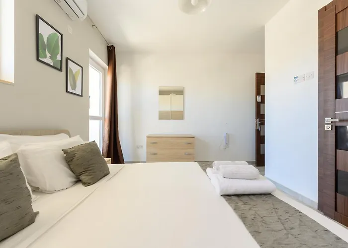 F4 1, Private Double With Private Bathroom And Balcony Habitación en casa particular *