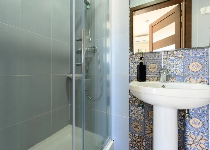 Habitación en casa particular F4 1, Private Double With Private Bathroom And Balcony Msida